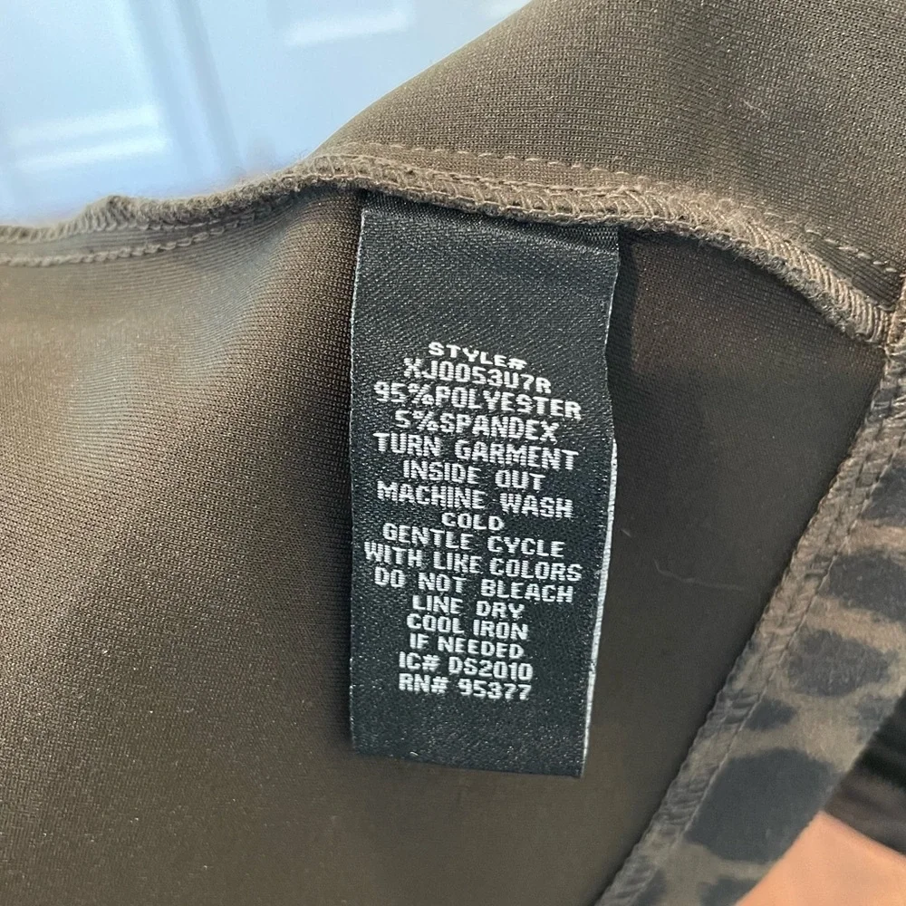 Cropped suede like animal print zip up jacket. - Picture 6 of 7